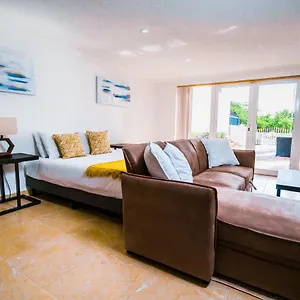 https://lovely-downtown-ocean-front-apartment.comcaribbean.com