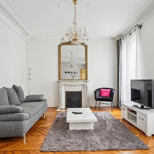 https://luxury-appartment-la-tour.fr-paris.fr